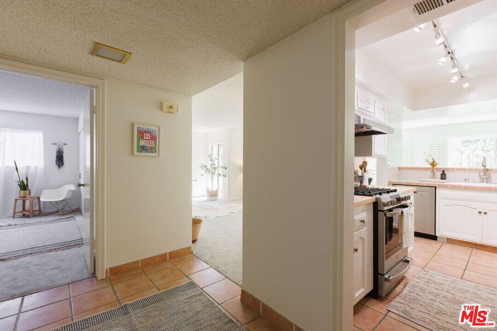 6760 Hillpark Drive 408 Property Photo 5