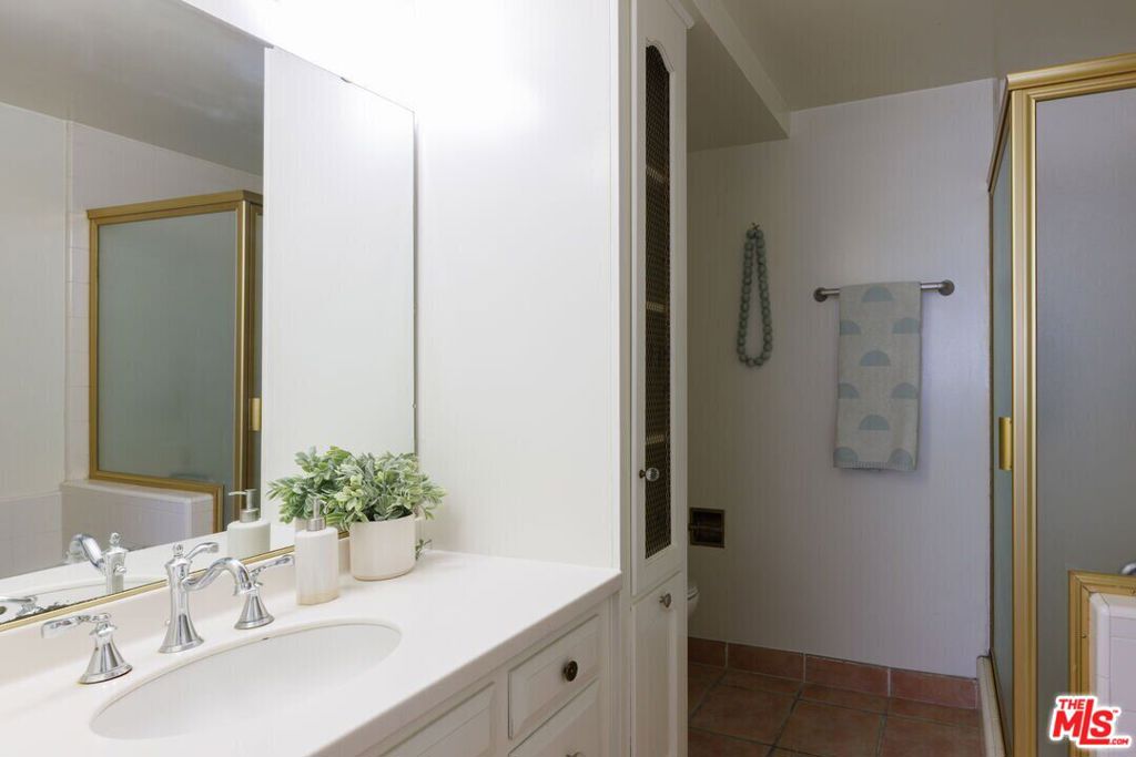 6760 Hillpark Drive 408 Property Photo 7