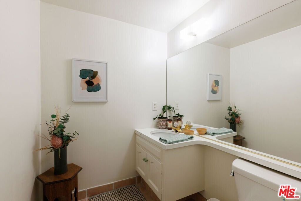 6760 Hillpark Drive 408 Property Photo 8