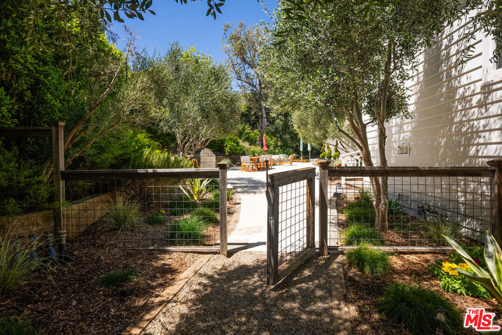 6456 Sycamore Meadows Drive Property Photo 4