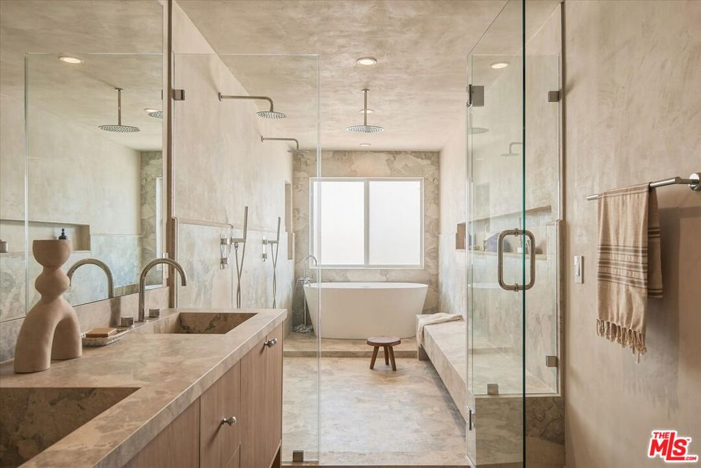 18 Voyage Street Property Photo 4
