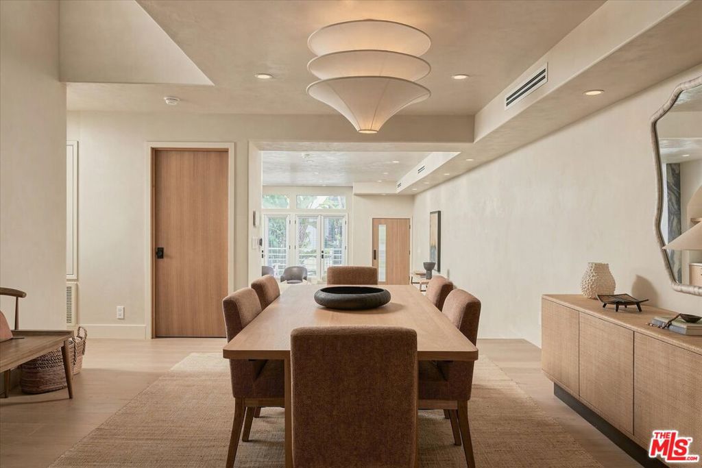 18 Voyage Street Property Photo 13
