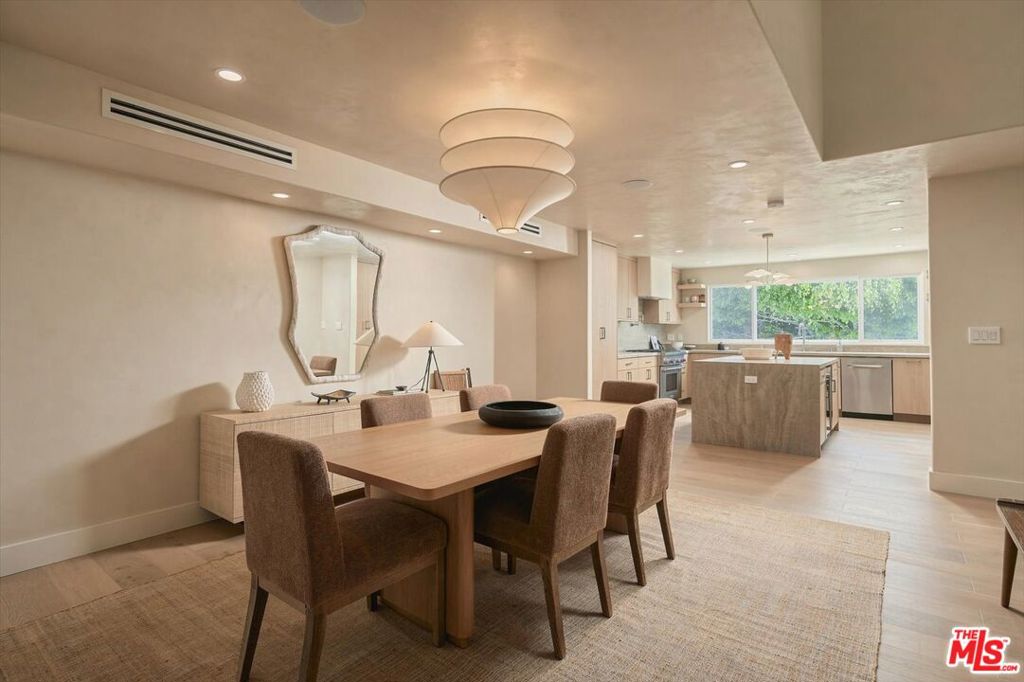 18 Voyage Street Property Photo 14