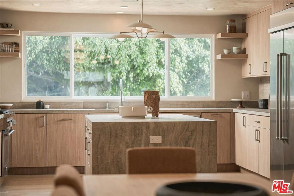 18 Voyage Street Property Photo 17