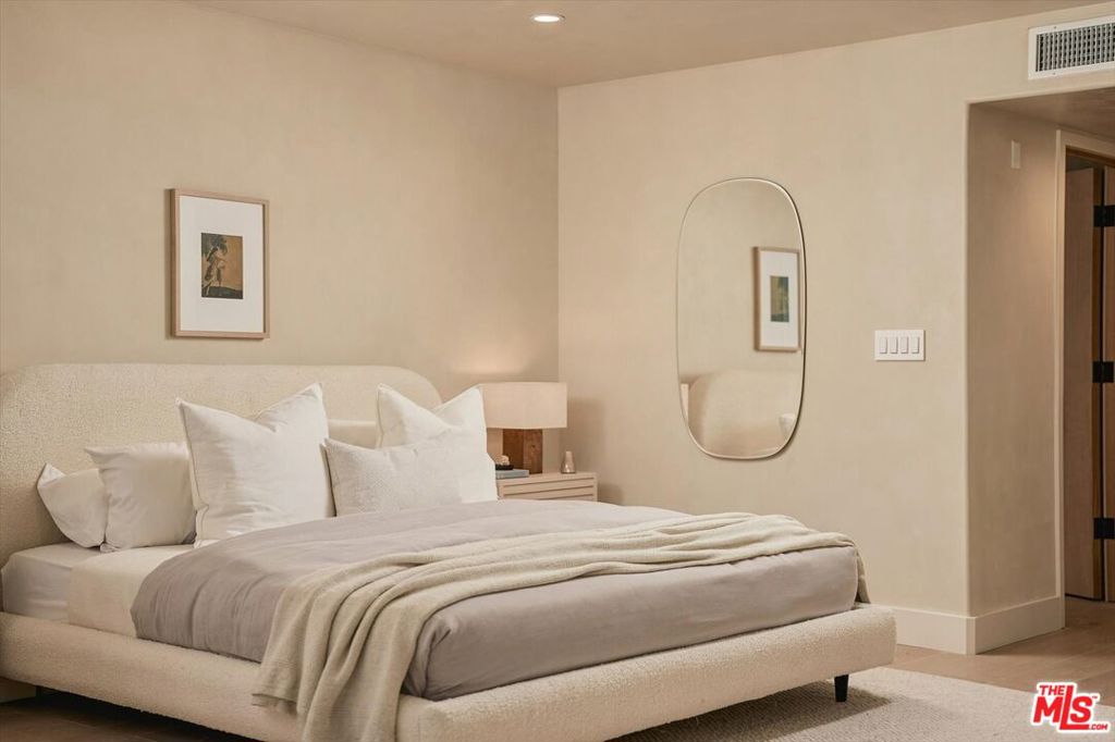 18 Voyage Street Property Photo 23
