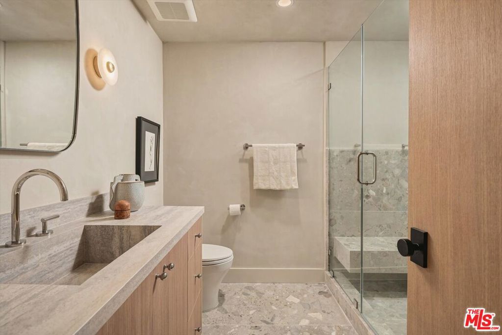 18 Voyage Street Property Photo 25