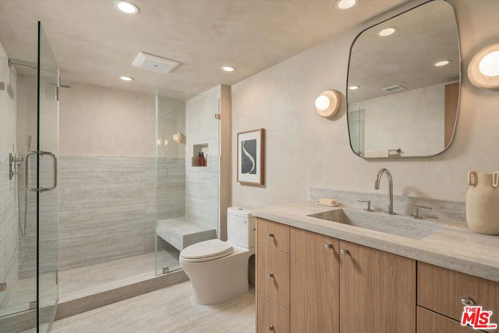 18 Voyage Street Property Photo 27