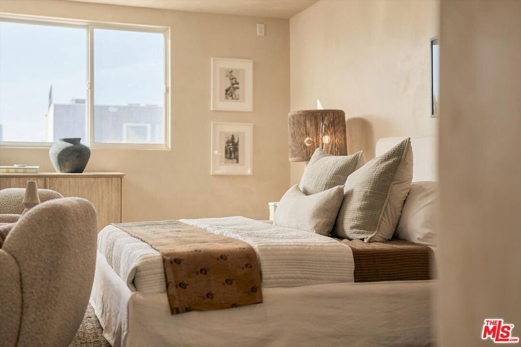 18 Voyage Street Property Photo 31