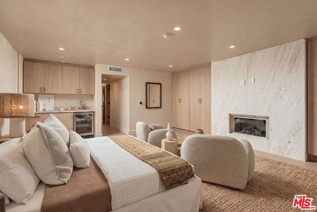 18 Voyage Street Property Photo 33