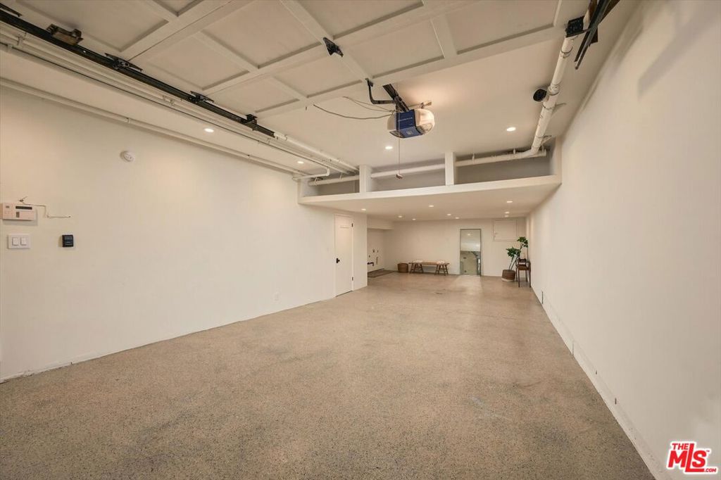18 Voyage Street Property Photo 48