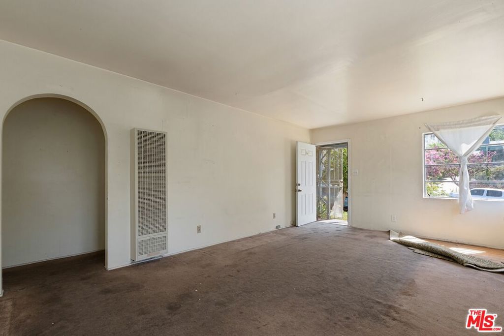 841 Laveta Terrace Property Photo 2