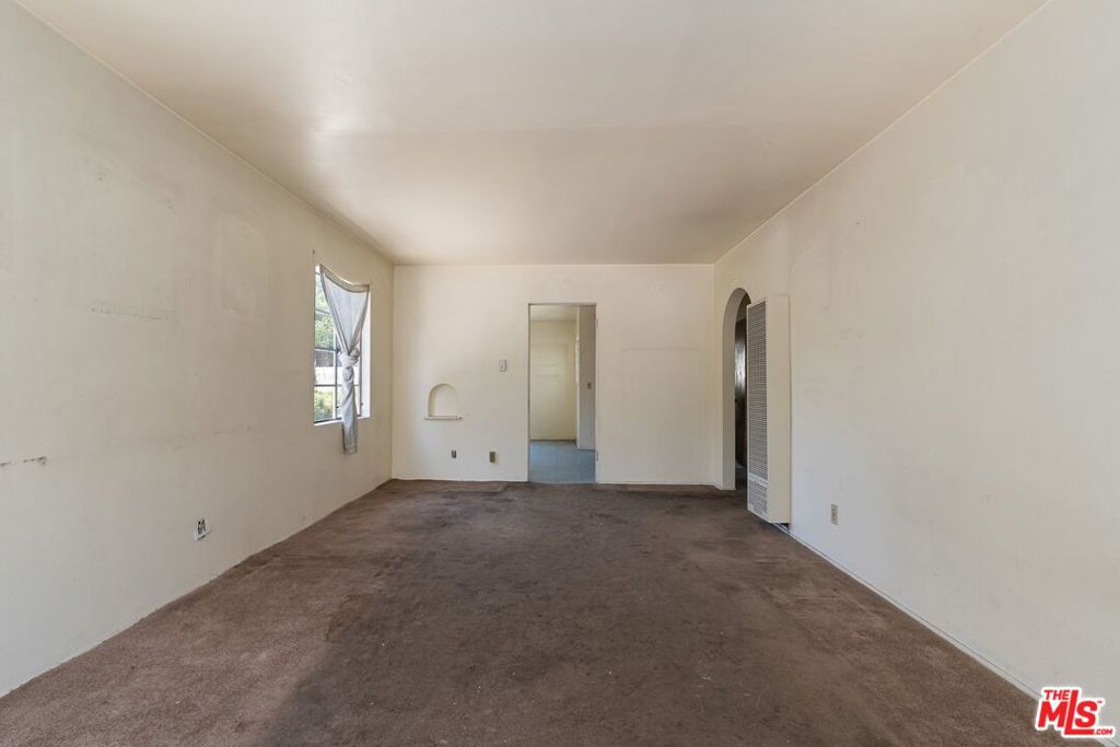 841 Laveta Terrace Property Photo 4