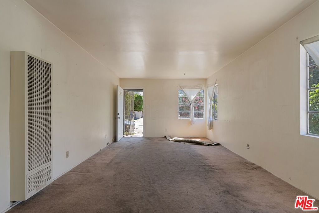 841 Laveta Terrace Property Photo 5