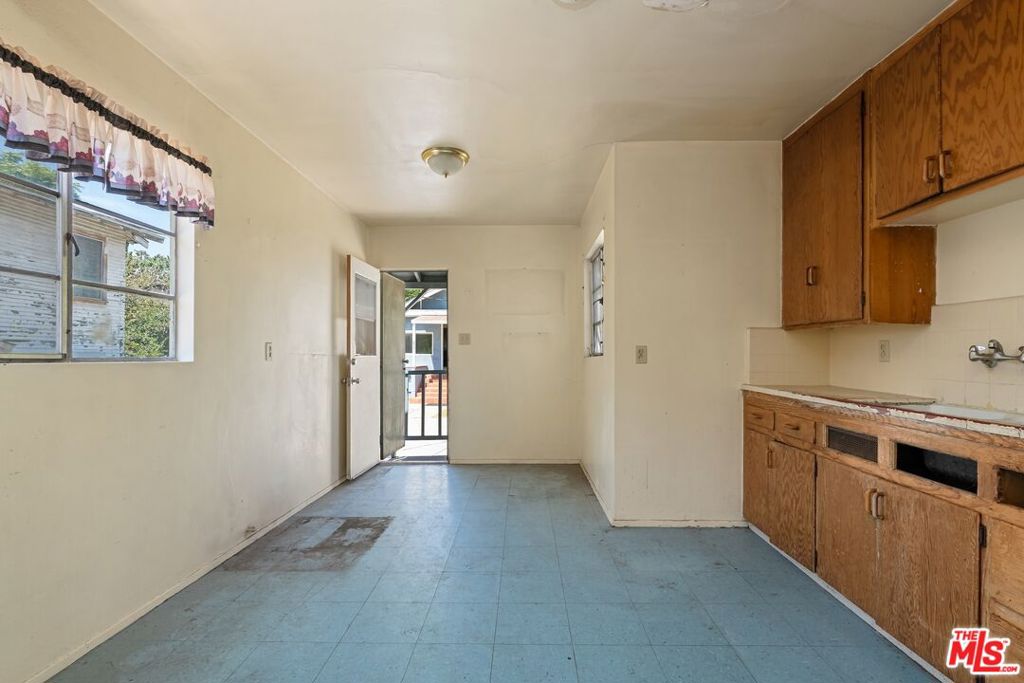 841 Laveta Terrace Property Photo 7