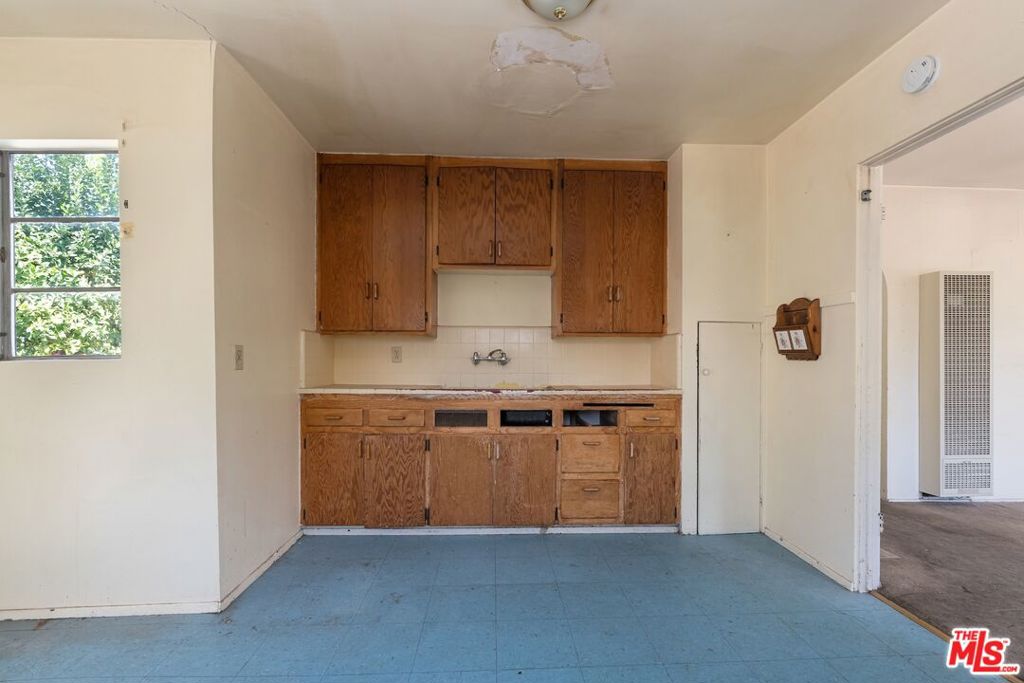 841 Laveta Terrace Property Photo 8