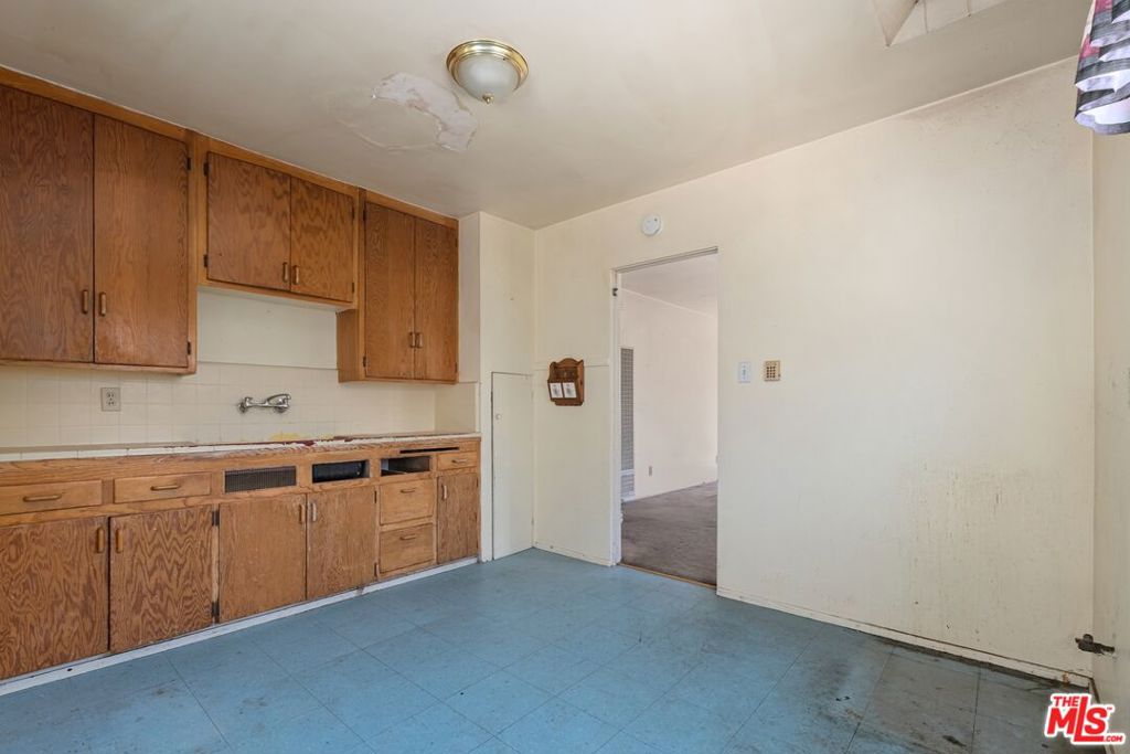 841 Laveta Terrace Property Photo 9