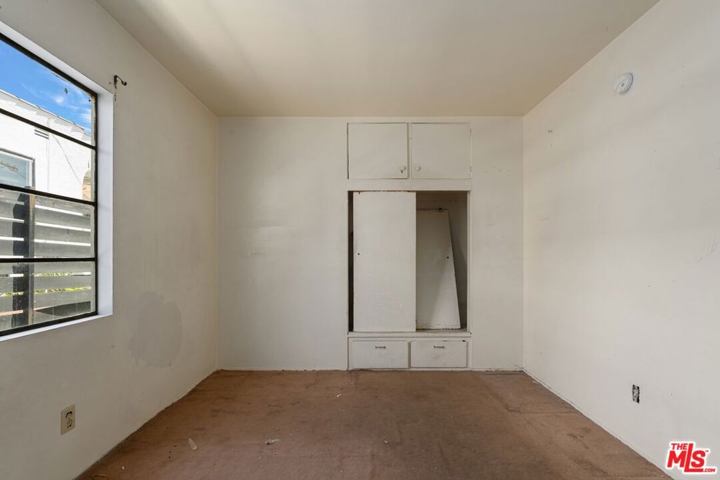 841 Laveta Terrace Property Photo 16
