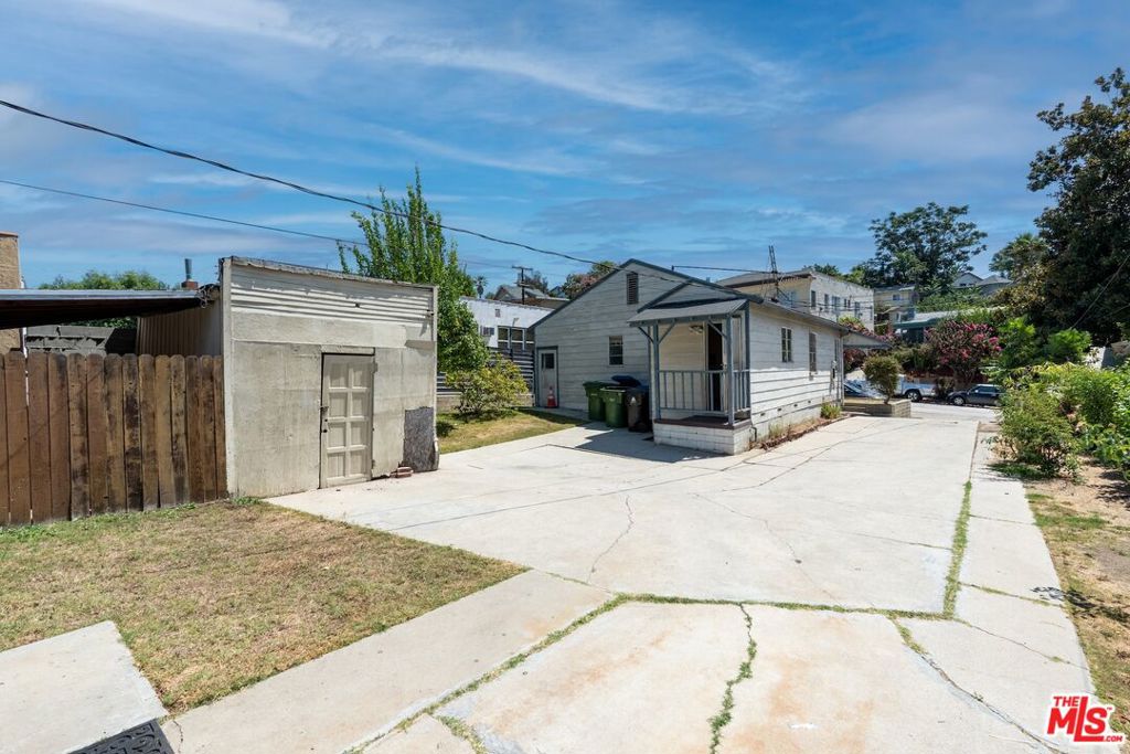 841 Laveta Terrace Property Photo 17