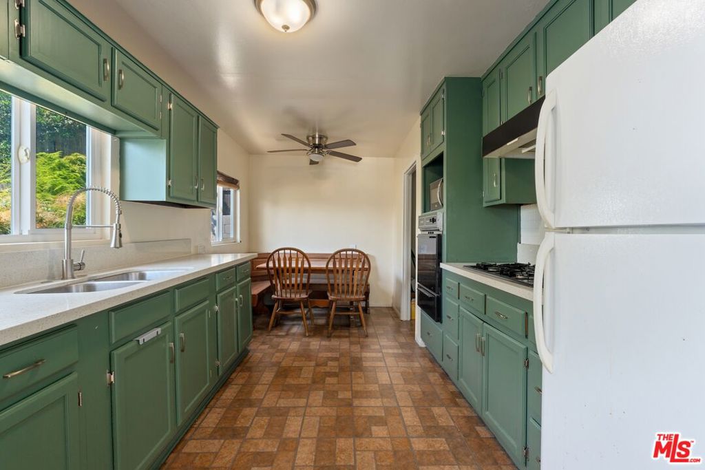 841 Laveta Terrace Property Photo 23