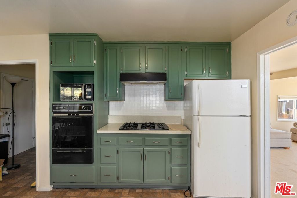 841 Laveta Terrace Property Photo 24