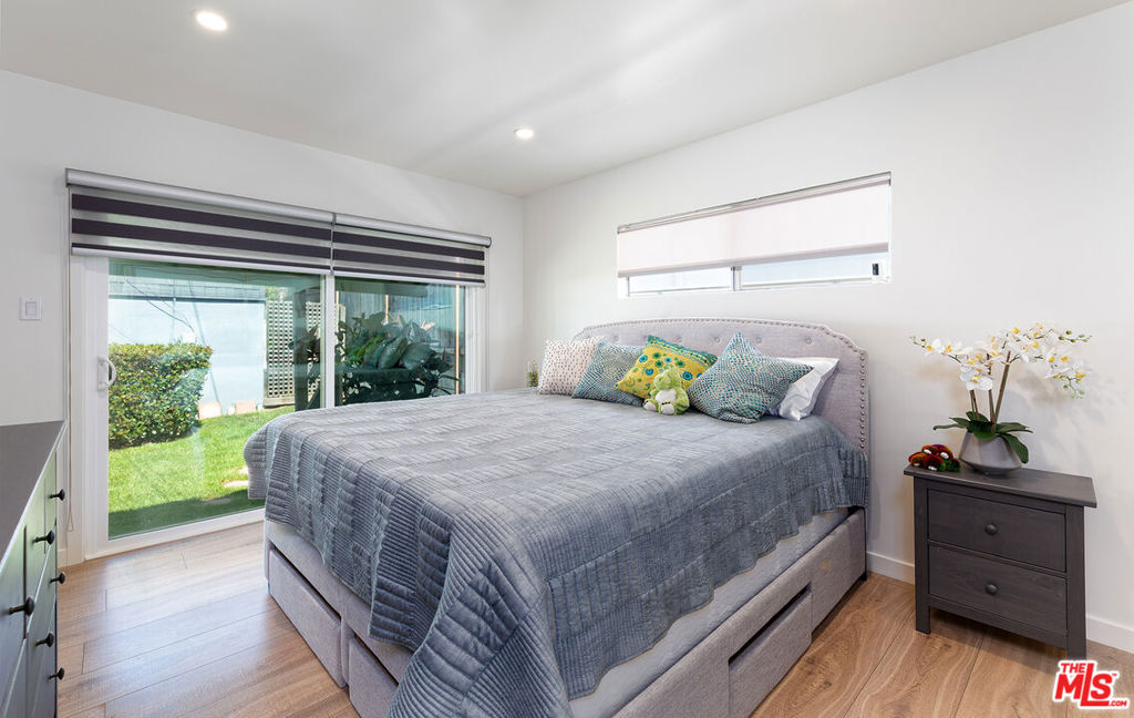1014 Pier Avenue Property Photo 10