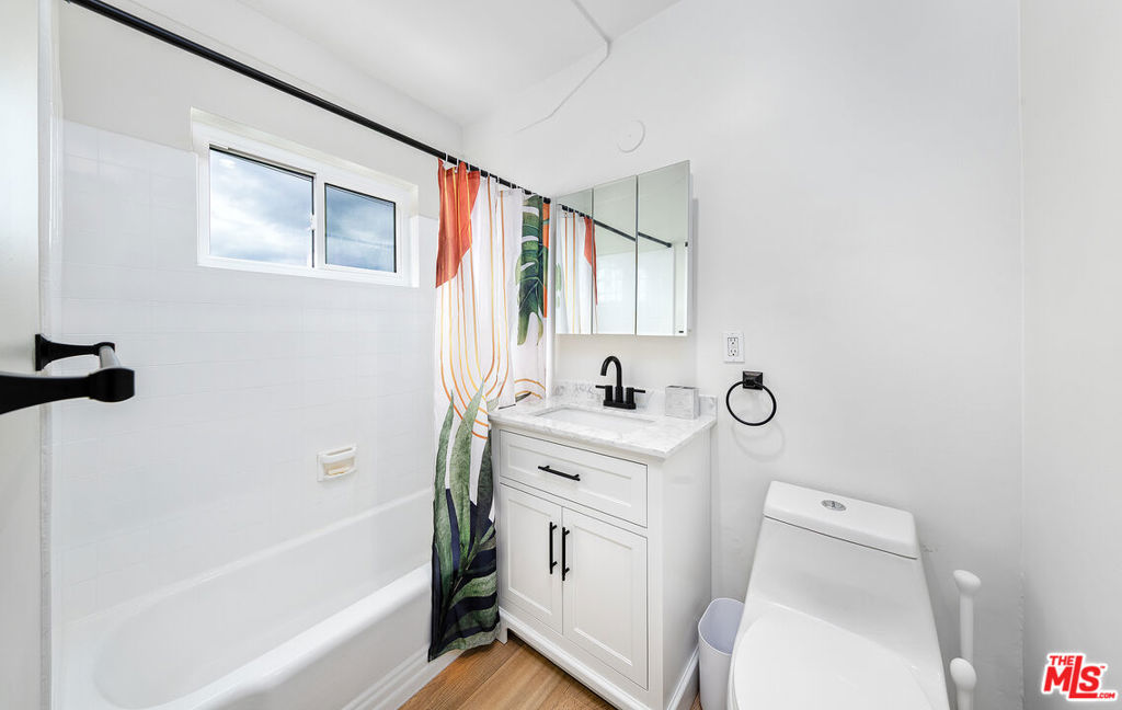 1014 Pier Avenue Property Photo 11