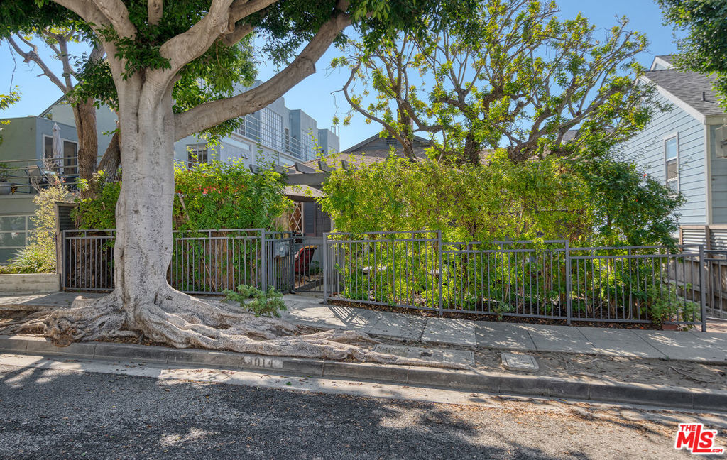 1014 Pier Avenue Property Photo 14