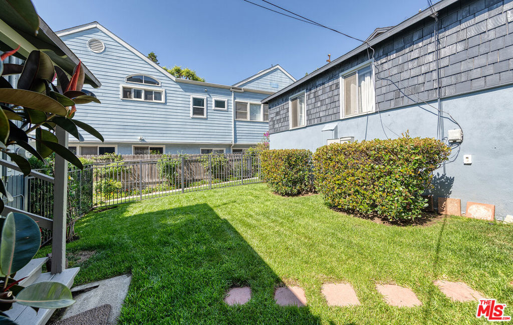 1014 Pier Avenue Property Photo 15