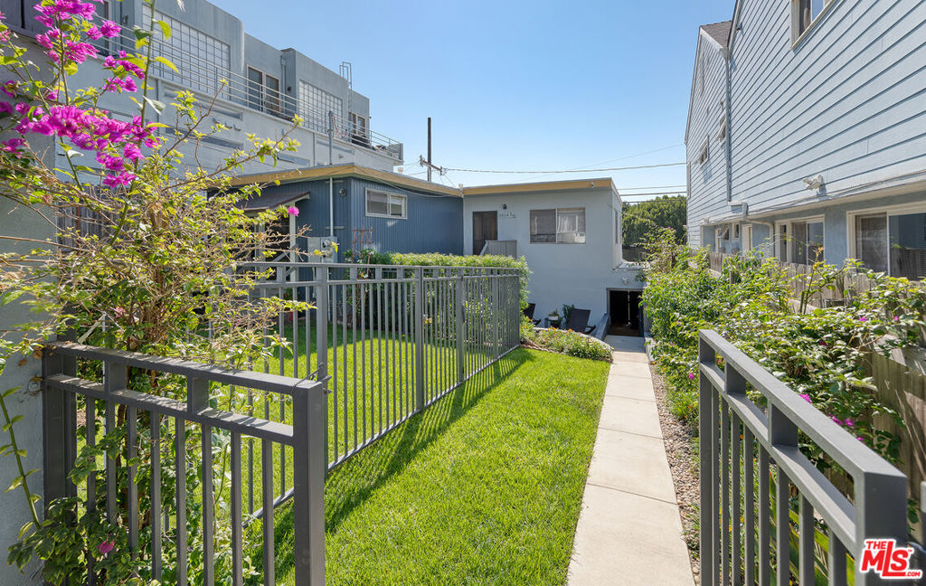 1014 Pier Avenue Property Photo 16