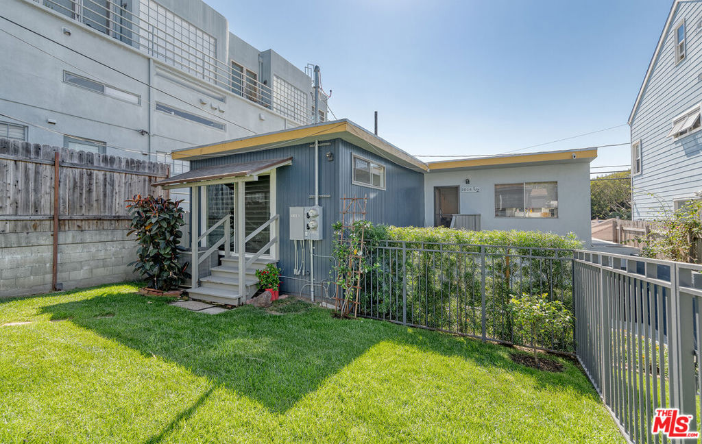 1014 Pier Avenue Property Photo 17