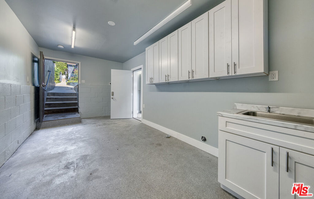 1014 Pier Avenue Property Photo 28