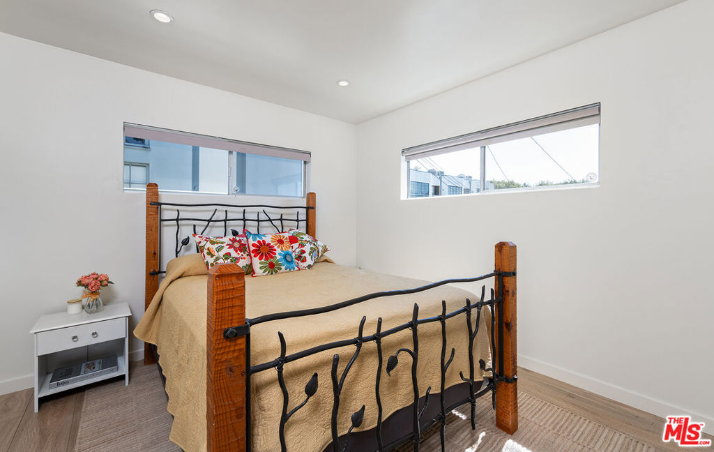 1014 Pier Avenue Property Photo 8