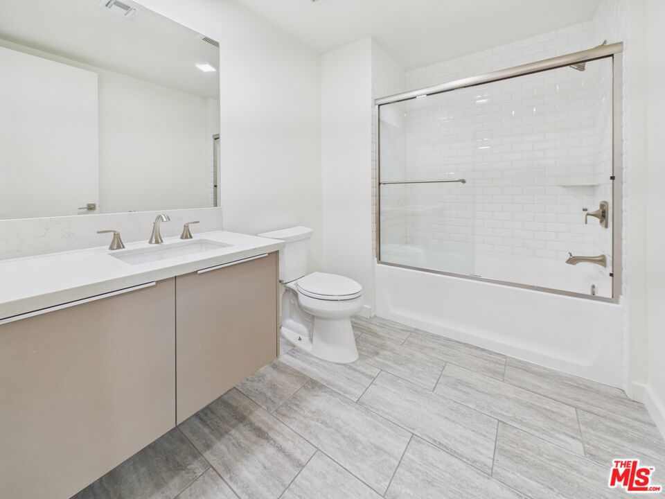 850 Crenshaw Boulevard 203 Property Photo 8