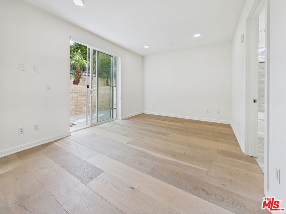 850 Crenshaw Boulevard 203 Property Photo 10