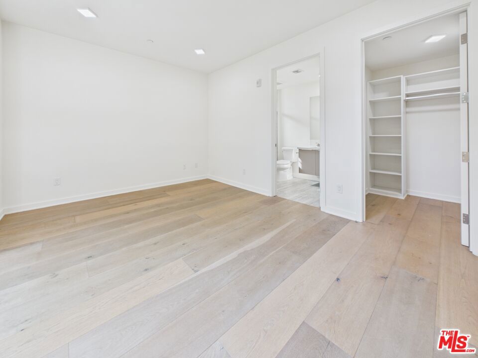 850 Crenshaw Boulevard 203 Property Photo 11