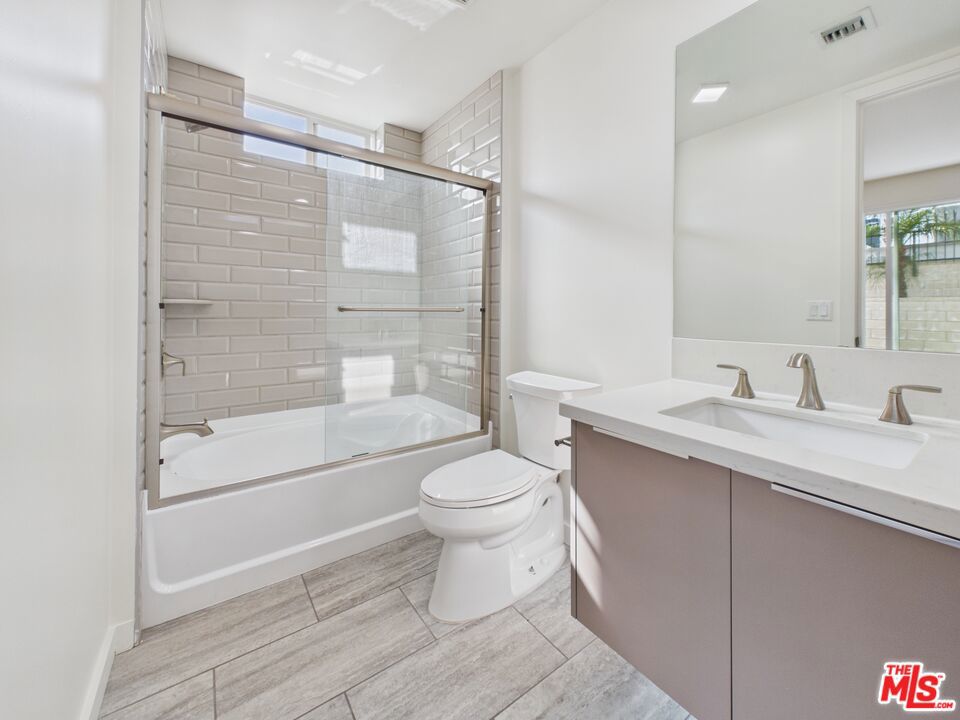 850 Crenshaw Boulevard 203 Property Photo 12
