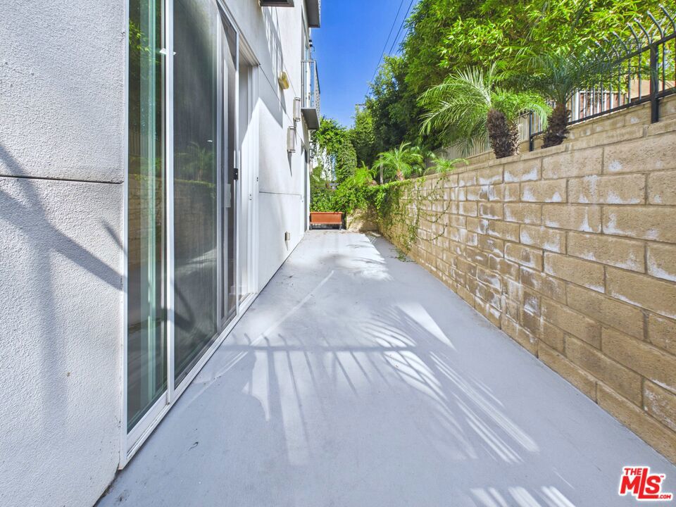 850 Crenshaw Boulevard 203 Property Photo 14