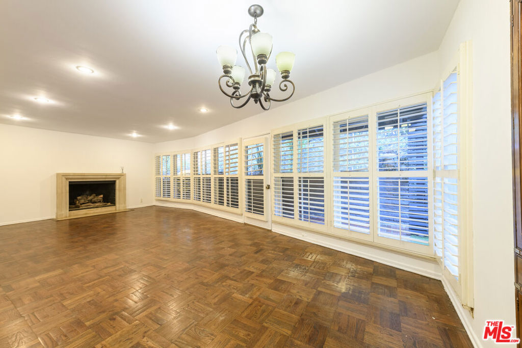 2559 Hutton Drive Property Photo 11