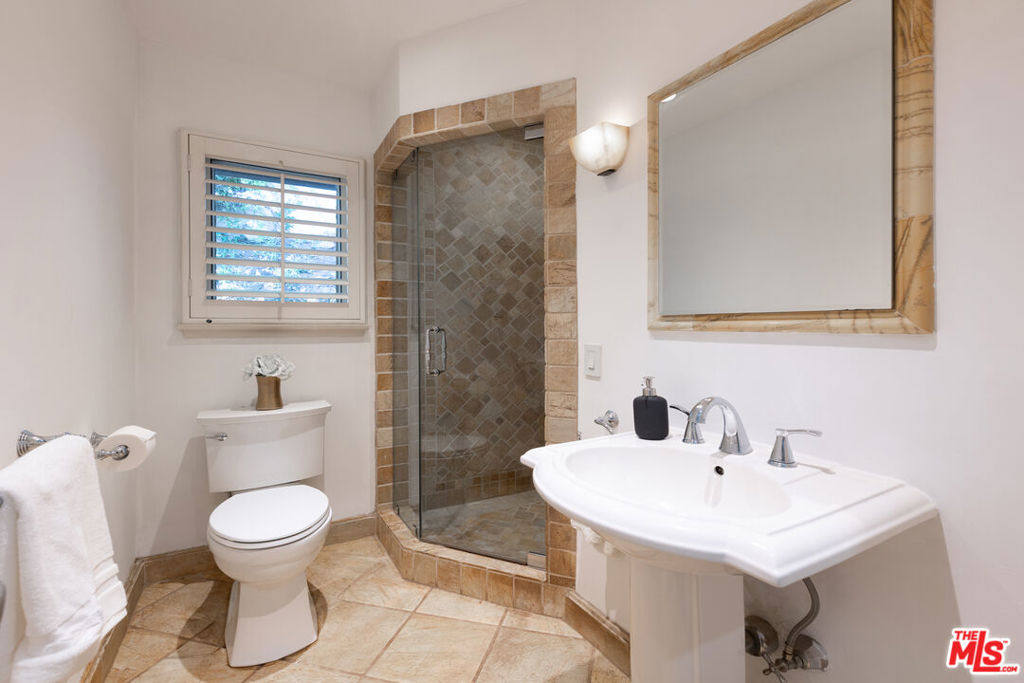2559 Hutton Drive Property Photo 20