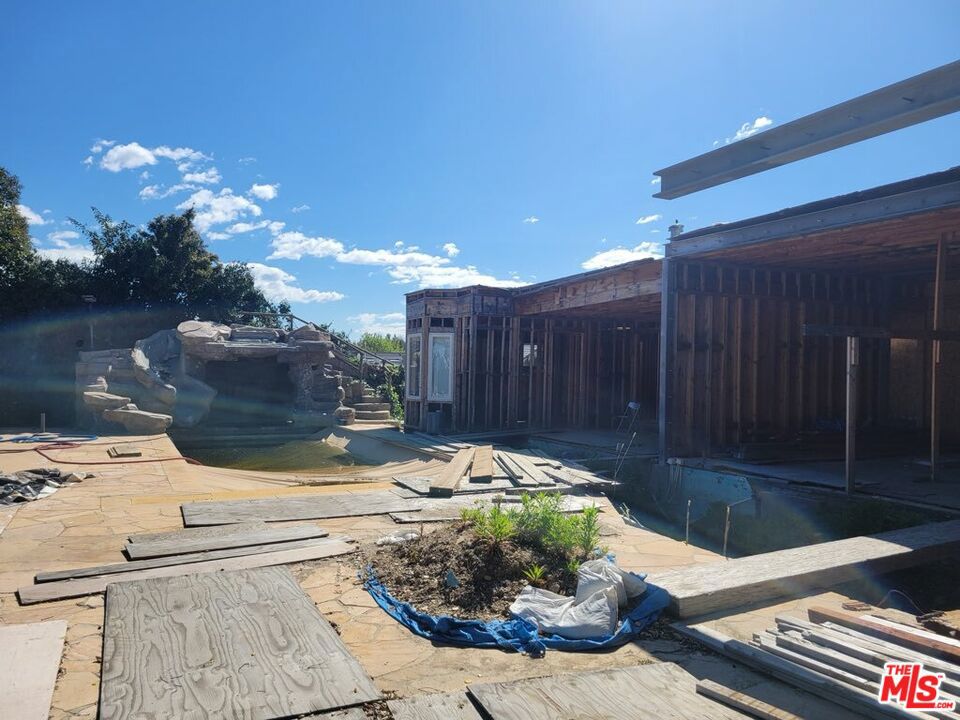 16351 Sloan Drive Property Photo 5