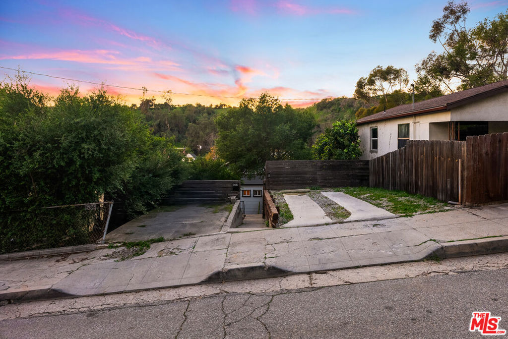 534 Casanova Street Property Photo 16