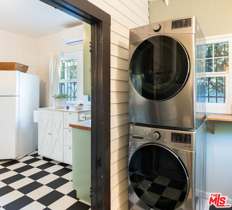 534 Casanova Street Property Photo 17