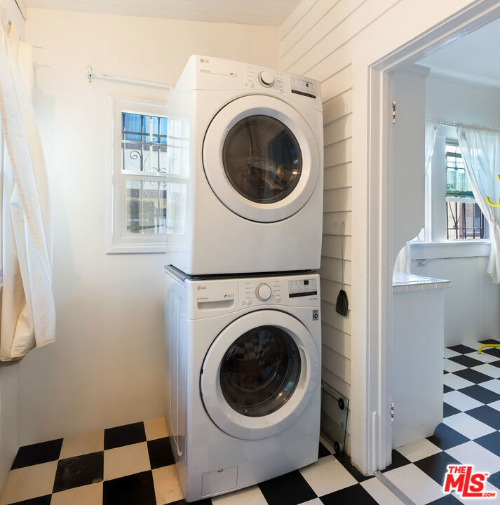 534 Casanova Street Property Photo 18