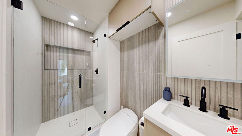 18221 Windsor Drive Property Photo 26