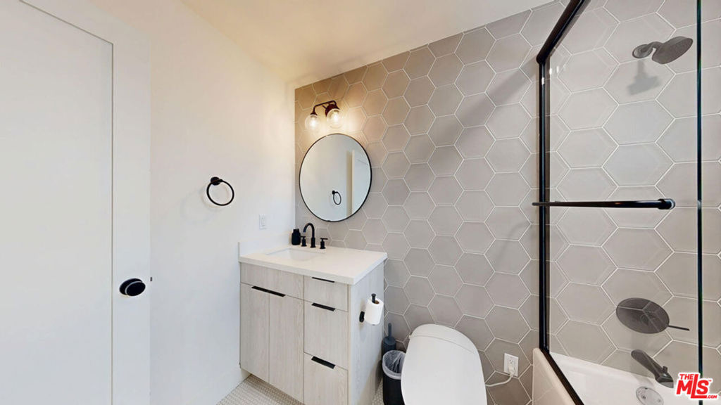 18221 Windsor Drive Property Photo 30