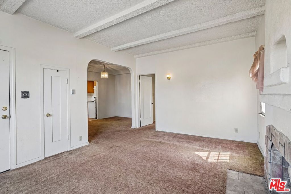 2022 W 83rd Street Property Photo 6