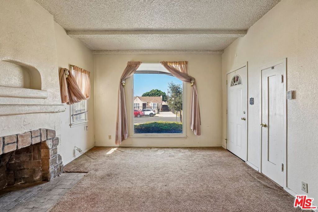 2022 W 83rd Street Property Photo 8