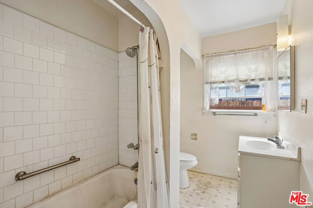 2022 W 83rd Street Property Photo 19