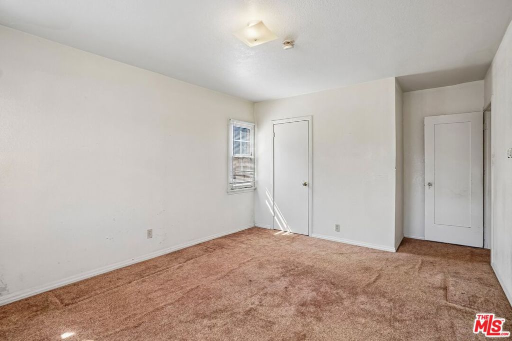 2022 W 83rd Street Property Photo 21