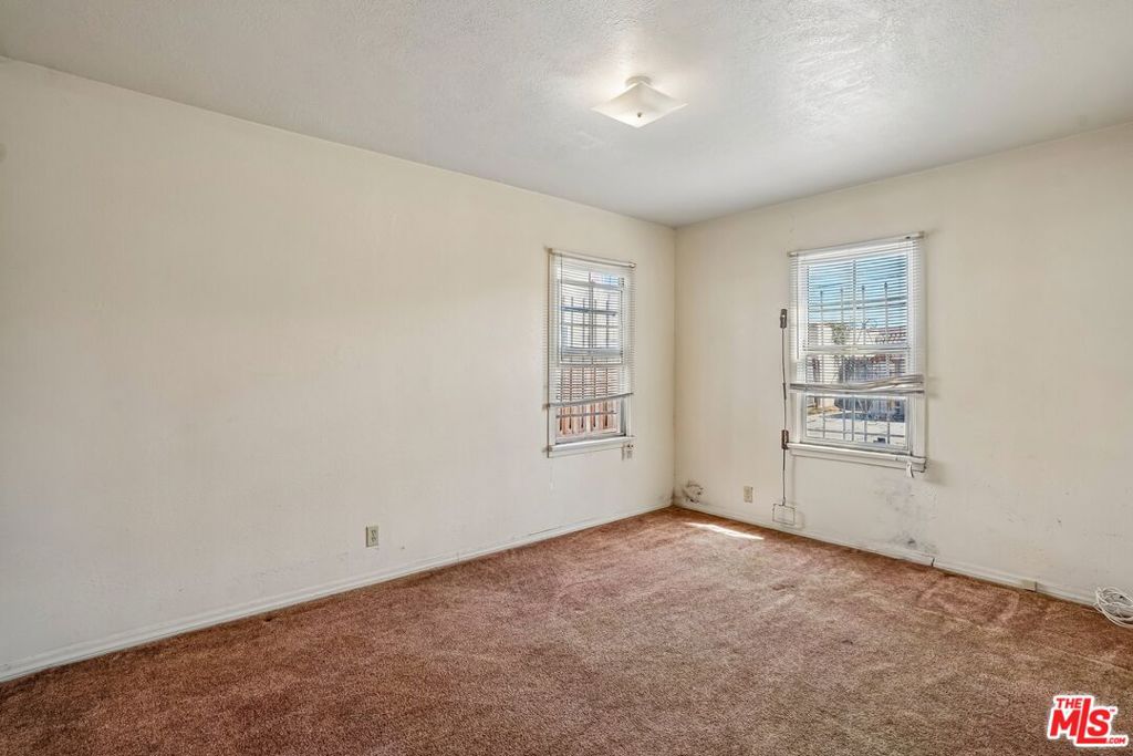 2022 W 83rd Street Property Photo 23